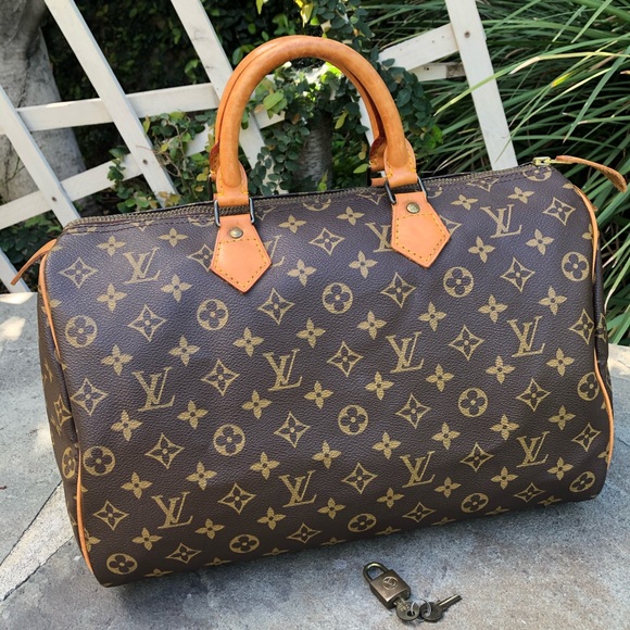 Louis Vuitton Handbags - 💯Authentic LV Monogram Speedy 35 **W/ PADLOCK**🔐